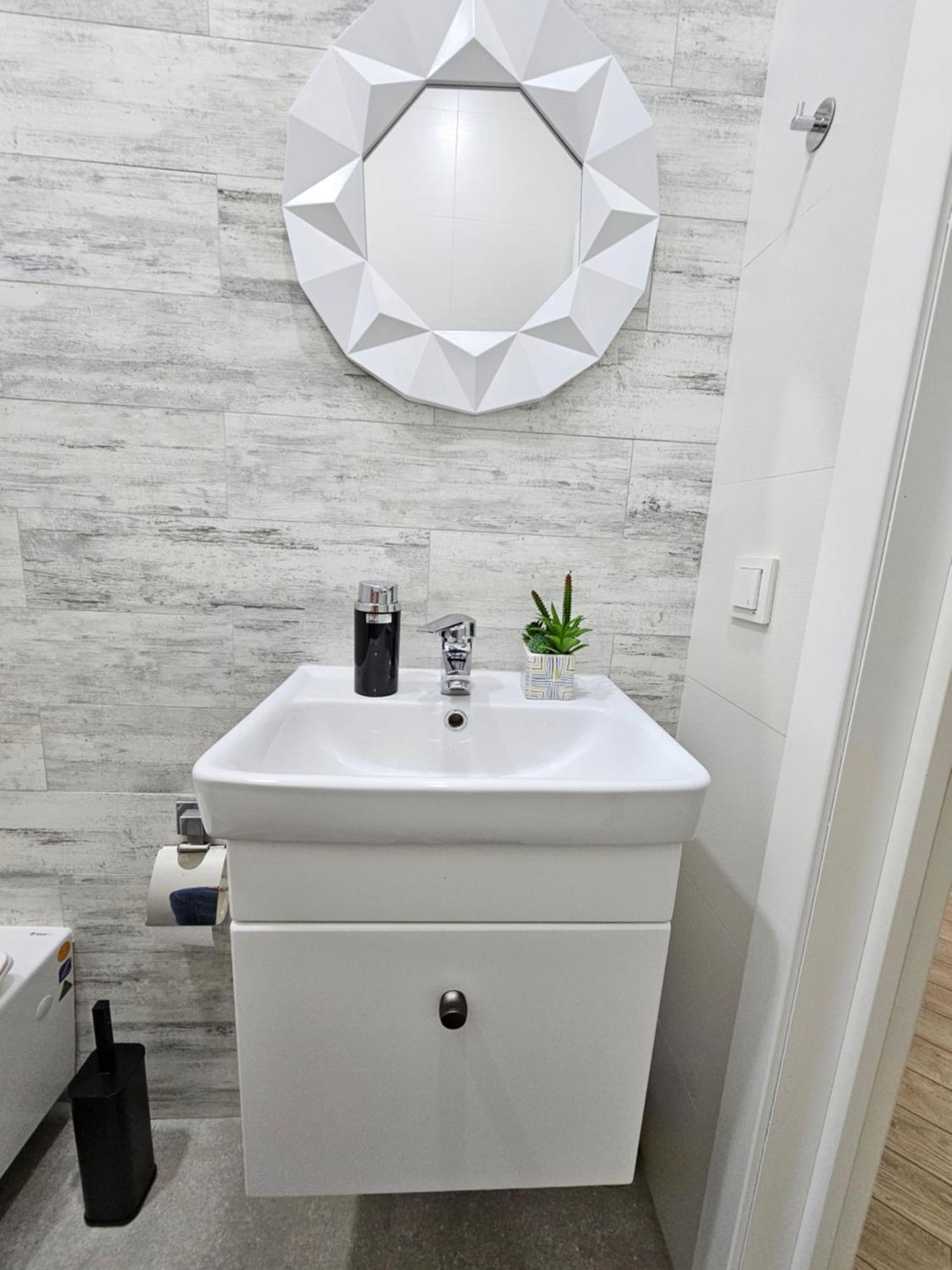 3 Room Gagarin Park Residential Complex Near Mega Shopping Mall Almatı Dış mekan fotoğraf