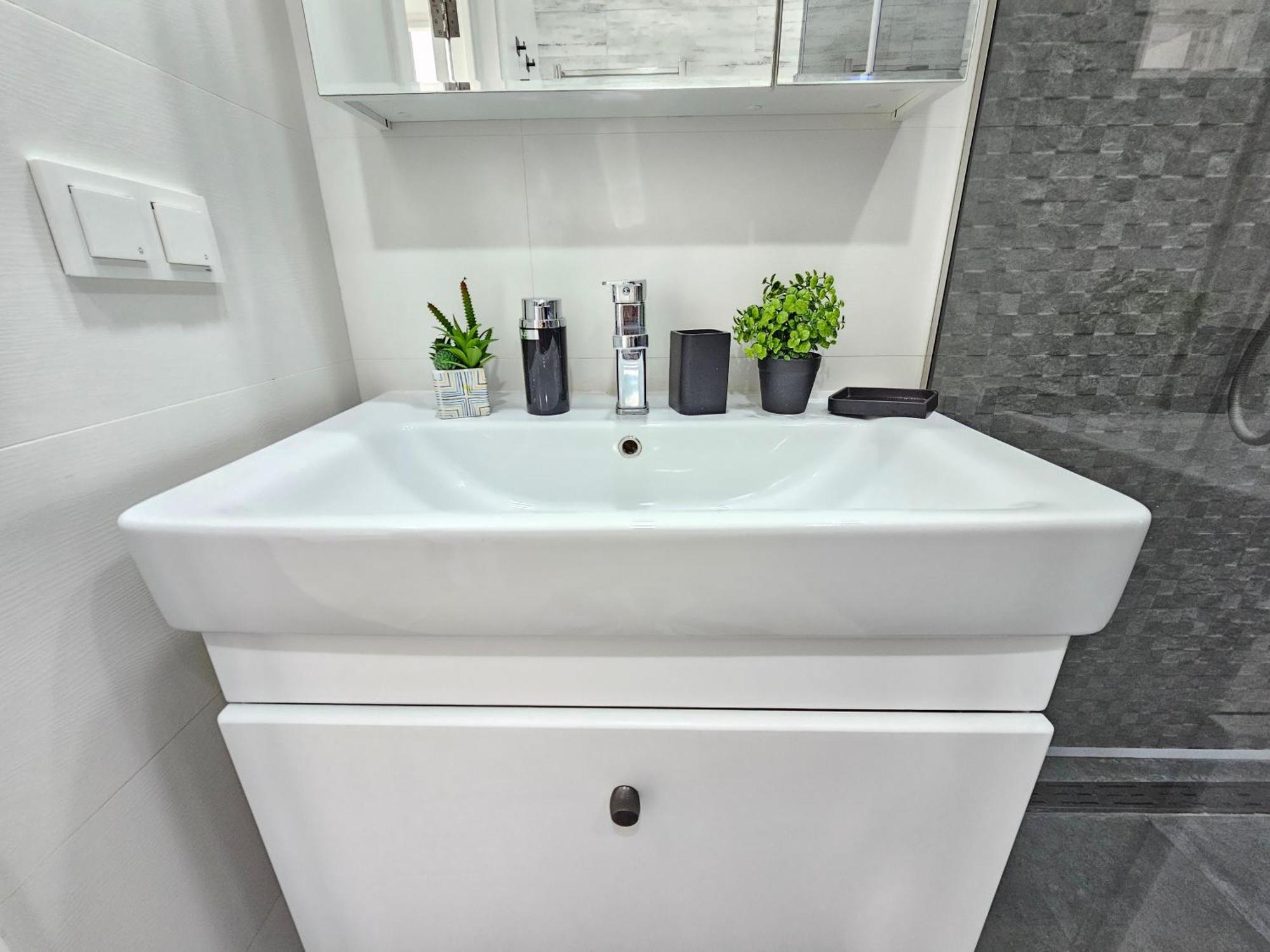 3 Room Gagarin Park Residential Complex Near Mega Shopping Mall Almatı Dış mekan fotoğraf