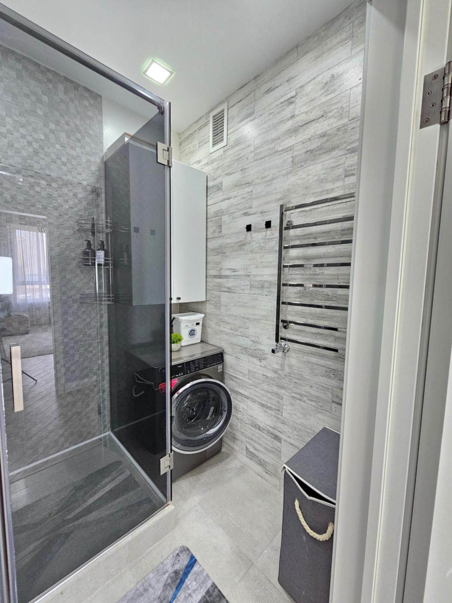 3 Room Gagarin Park Residential Complex Near Mega Shopping Mall Almatı Dış mekan fotoğraf